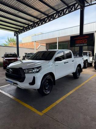 TOYOTA HILUX 2.8 D-4D TURBO DIESEL CD POWER PACK 4X4 MANUAL